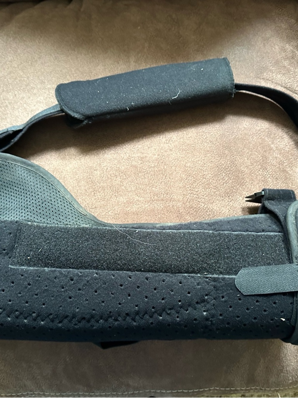 Black Neoprene Shoulder Sling Support